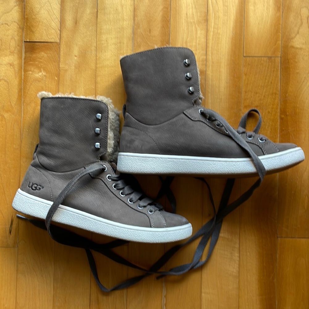 UGG Women’s Starlyn High Top Shearling Sneakers Size 7.5